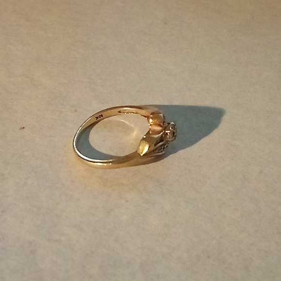 10k solid gold ring with small center diamond and diamond chips size 5 - Picture 6 of 10